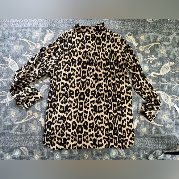 Big Dart leopard print button down top - Picture 2 of 5